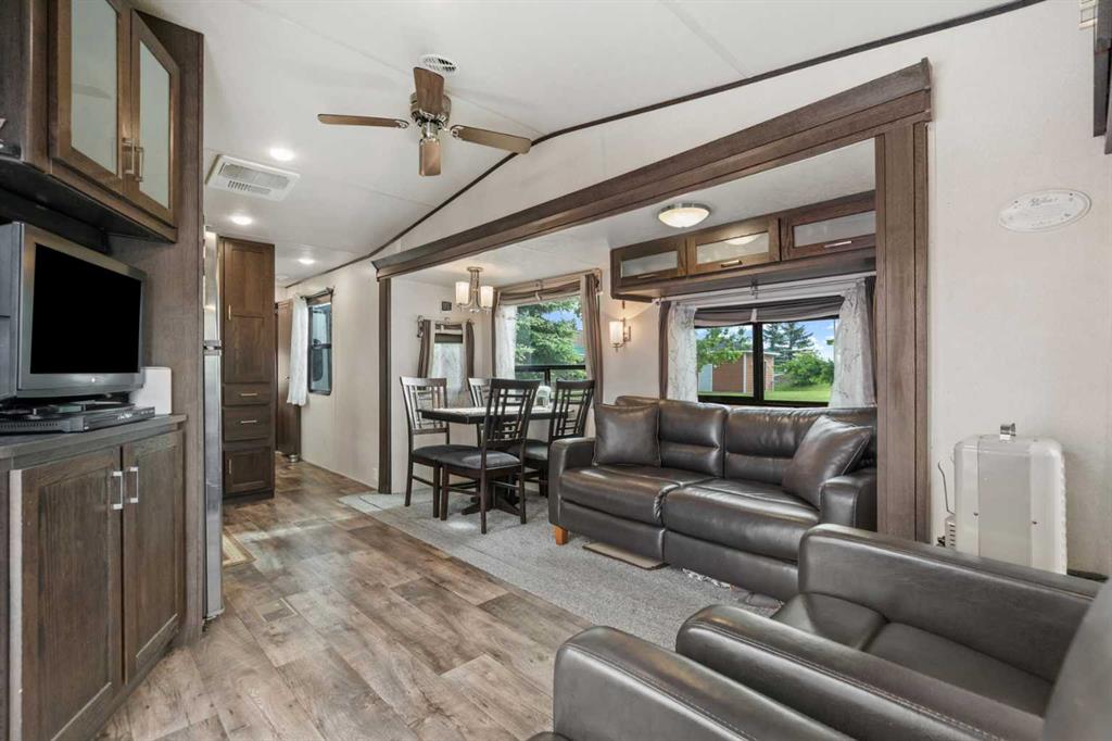 Picture for 117, 370165 79 Street E