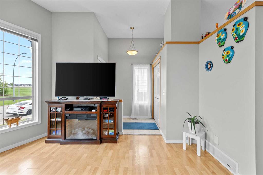 Picture for 67 Saddlemead Green NE