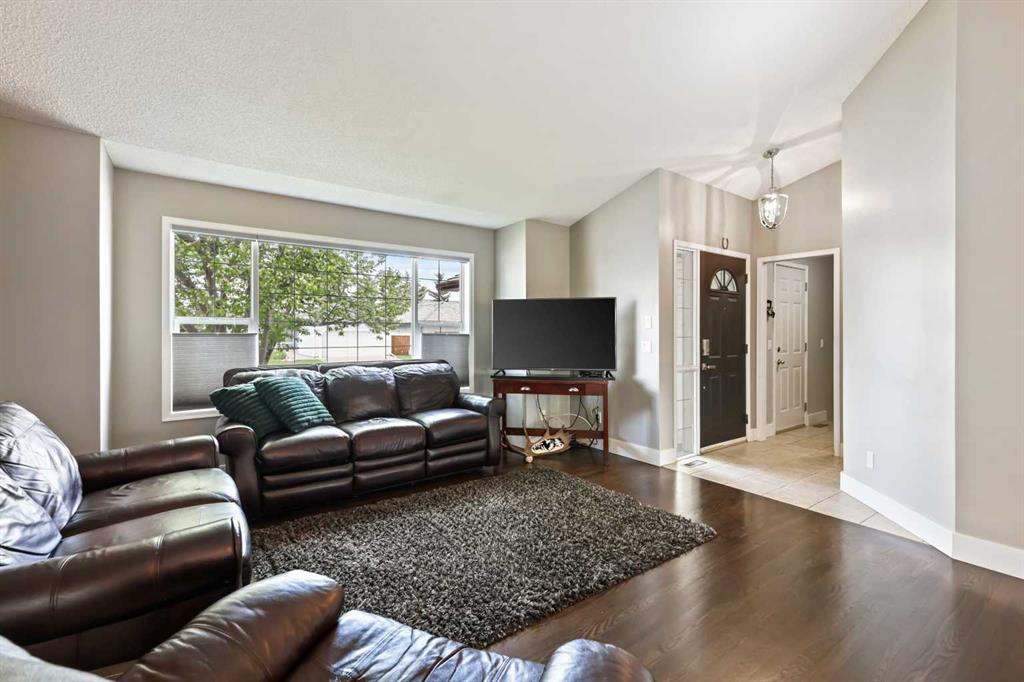 Picture for 11 Strathmore Lakes Crescent 