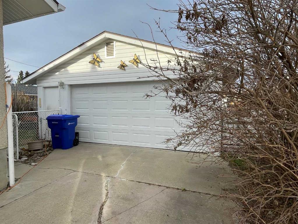 Picture for 524 51 Avenue W