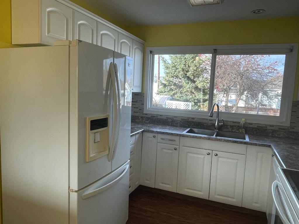 Picture for 524 51 Avenue W