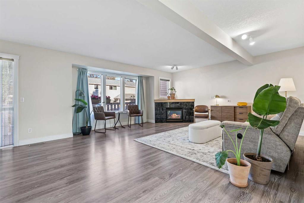 Picture for 392 Killarney Glen Court SW