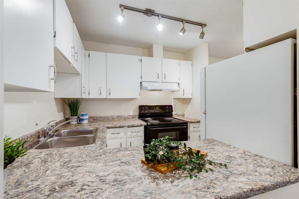 Picture for 2466, 70 Glamis Drive SW