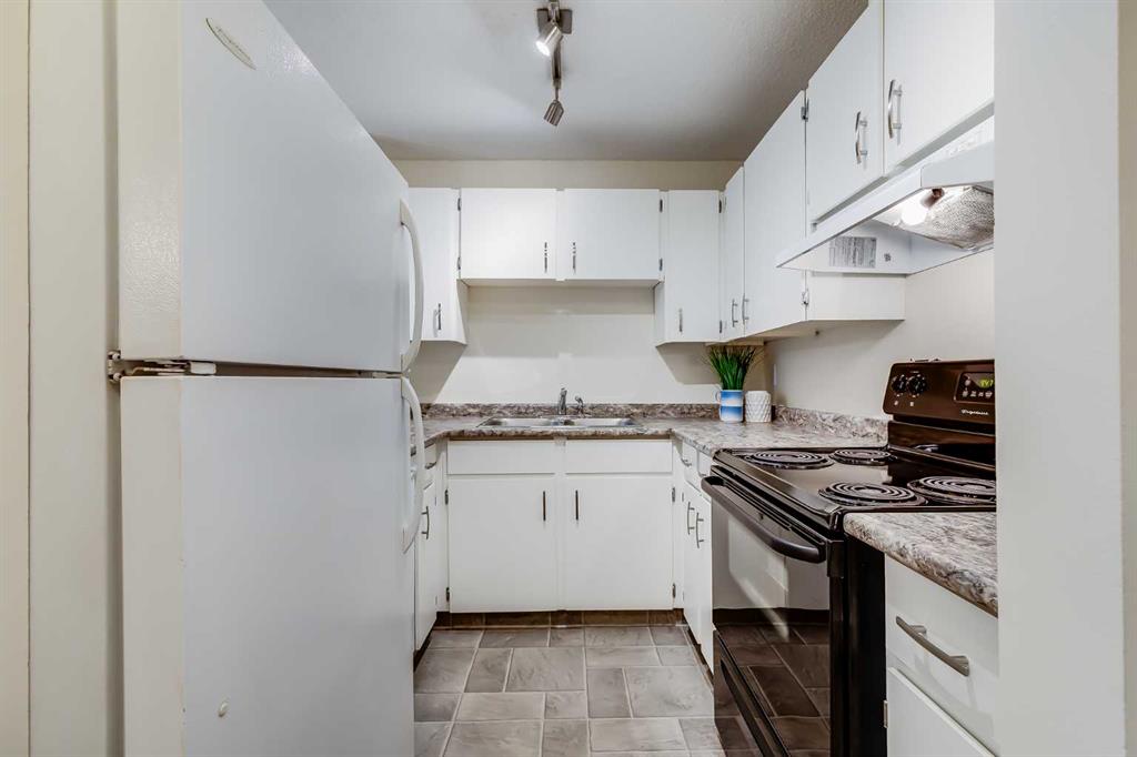 Picture for 2466, 70 Glamis Drive SW