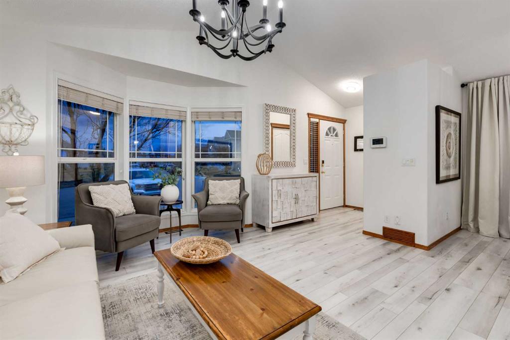 Picture for 117 CRAMOND Crescent SE