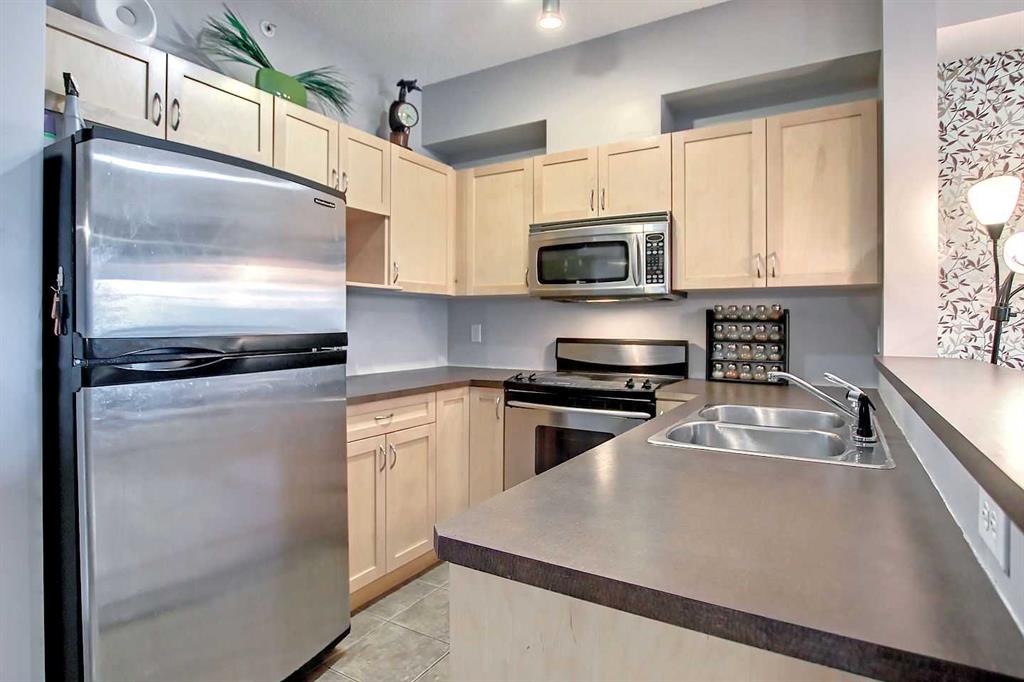 Picture for 9303, 70 Panamount Drive NW