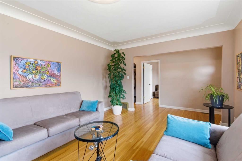 Picture for 2048 38 Avenue SW