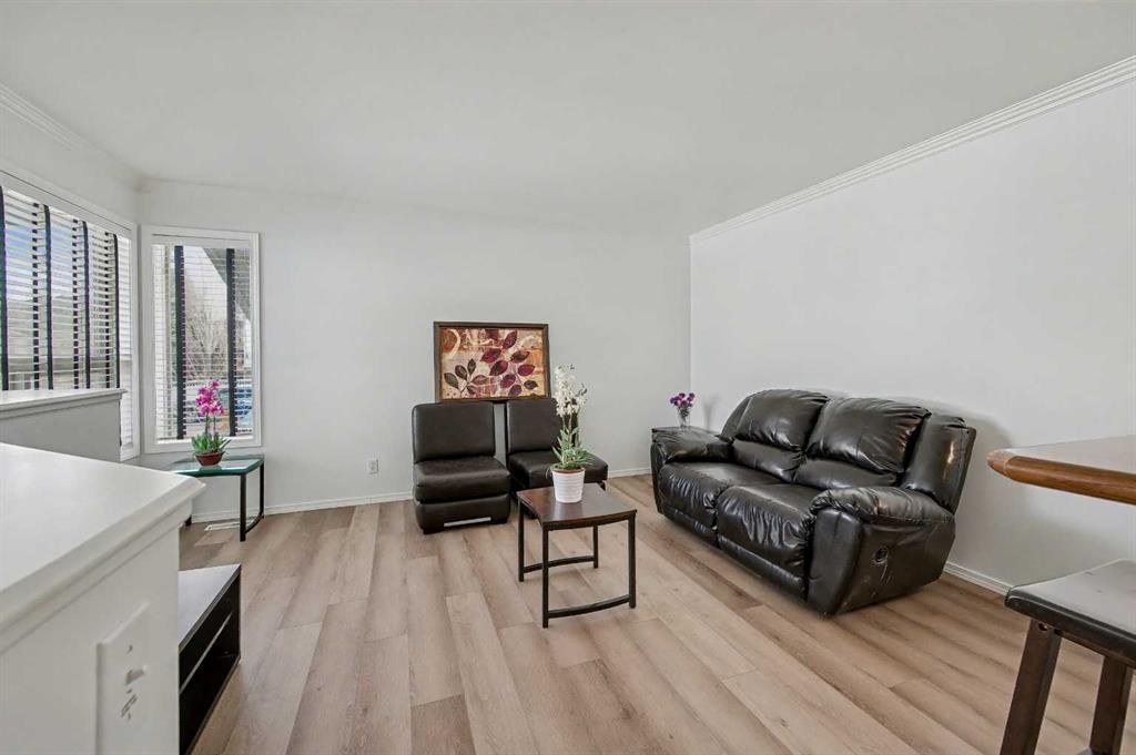 Picture for 1409 Strathcona Way 