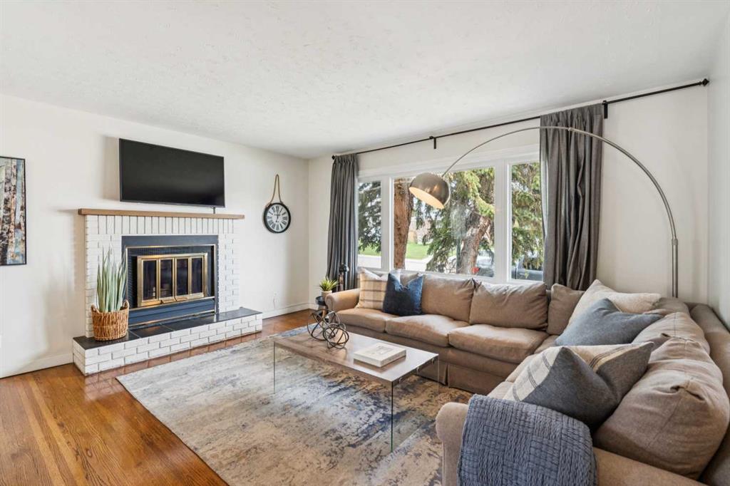 Picture for 19 Hyslop Drive SW