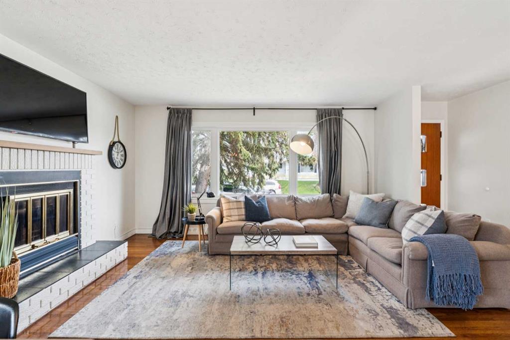 Picture for 19 Hyslop Drive SW