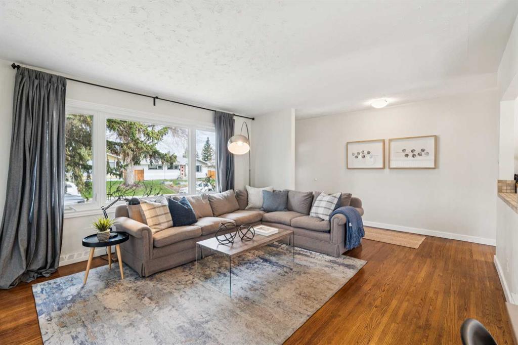 Picture for 19 Hyslop Drive SW