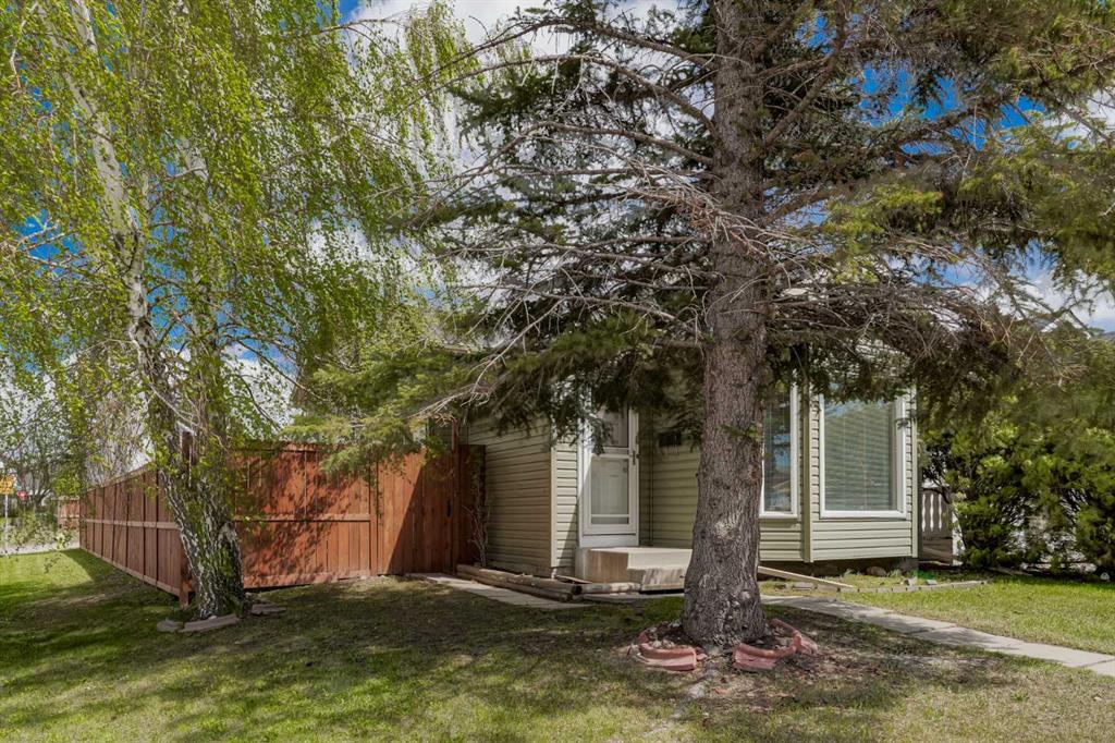 Picture for 18 Martinview Crescent NE