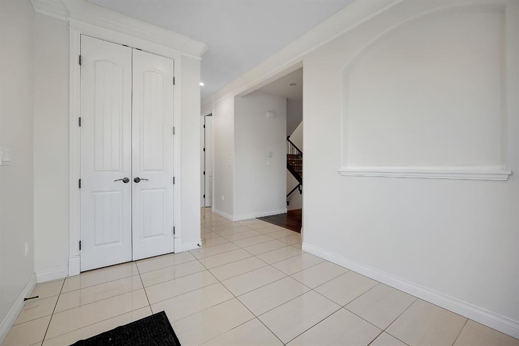 Picture for 40 Baywater Court SW
