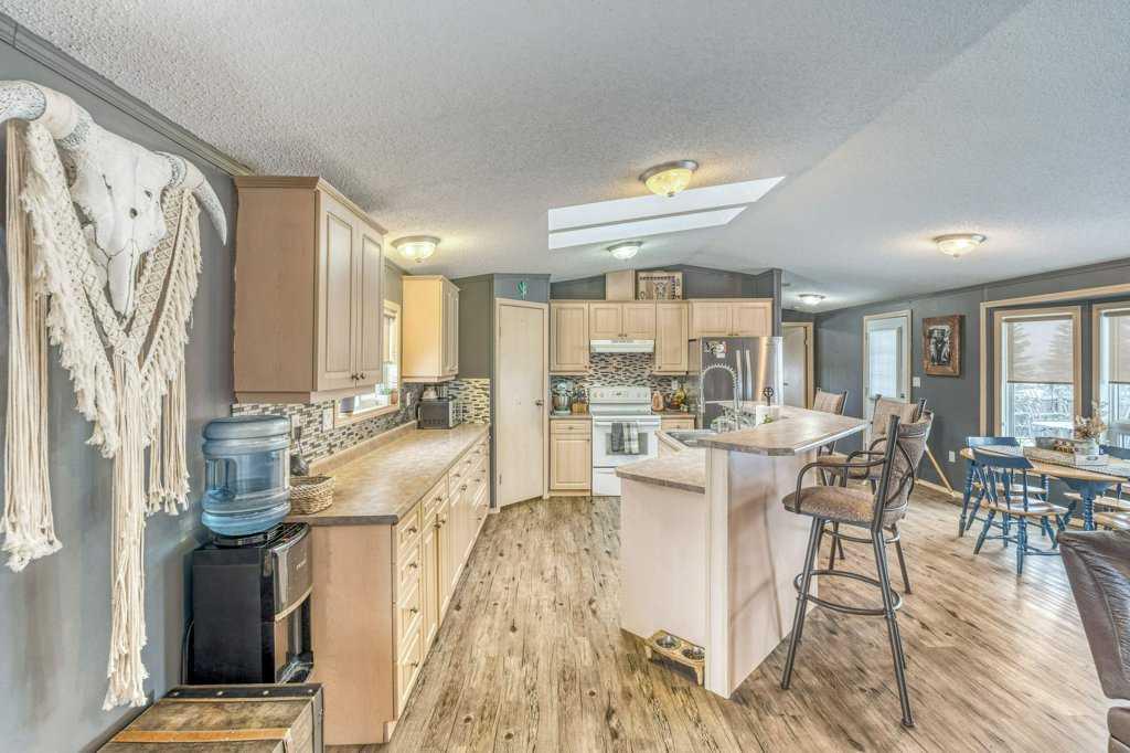 CIR Realty 204076 Range Road 253 CIR REALTY , Rural Vulcan County, NONE,T0L1P0 ; Listing Number