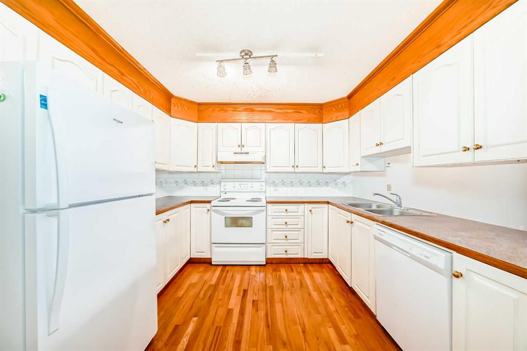 Picture for 1, 2,,3, 642 Mcdougall Road NE