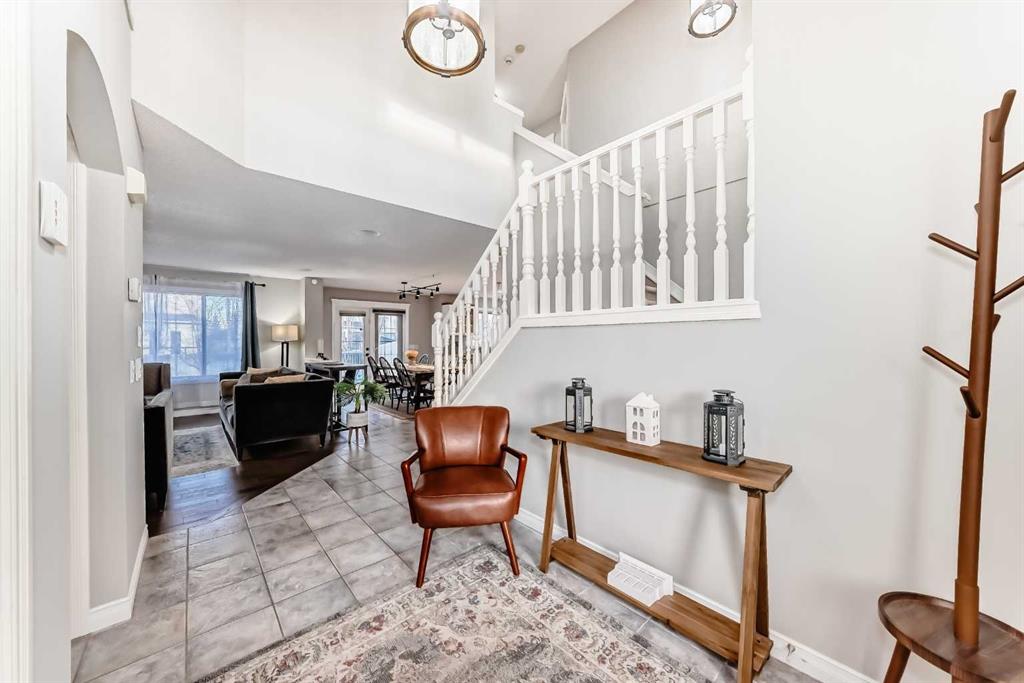 Picture for 115 WEST LAKEVIEW Circle 