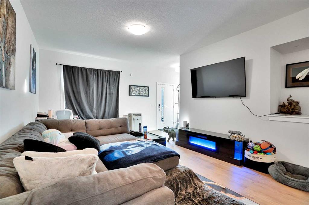 Picture for 514 Wolf Willow Boulevard SE