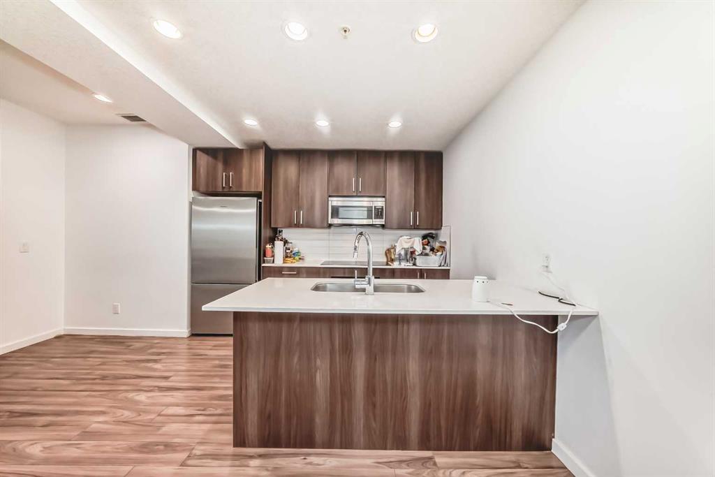 Picture for 106, 1629 38 Street SW