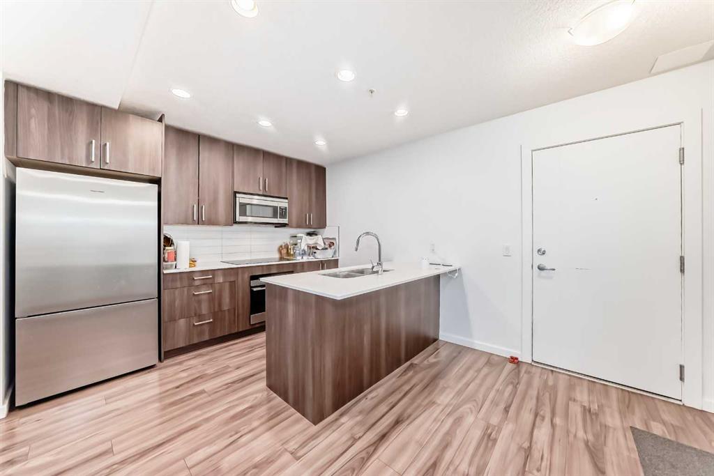 Picture for 106, 1629 38 Street SW