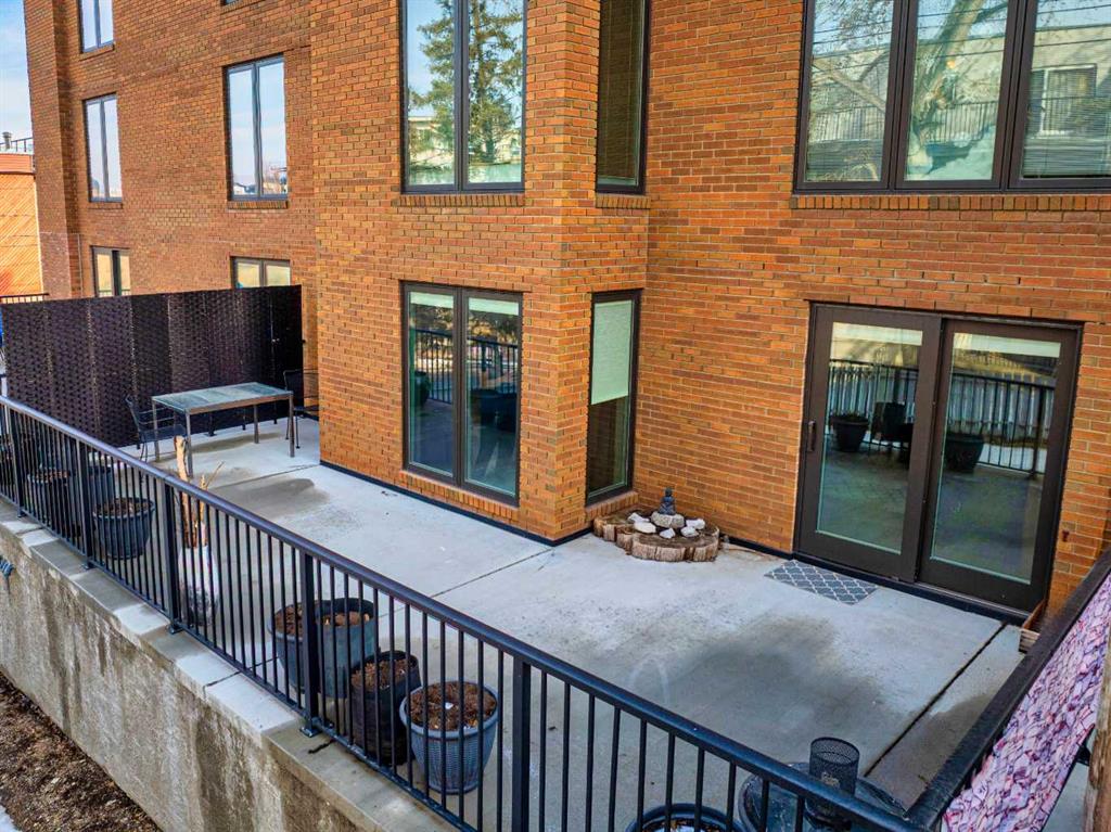 Picture for 102, 350 4 Avenue NE