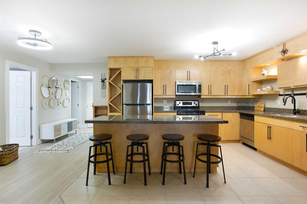 Picture for 102, 350 4 Avenue NE