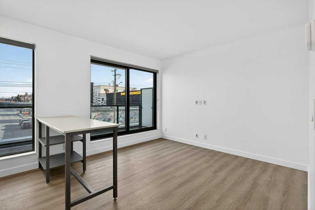 Picture for 206, 123 4 Street NE