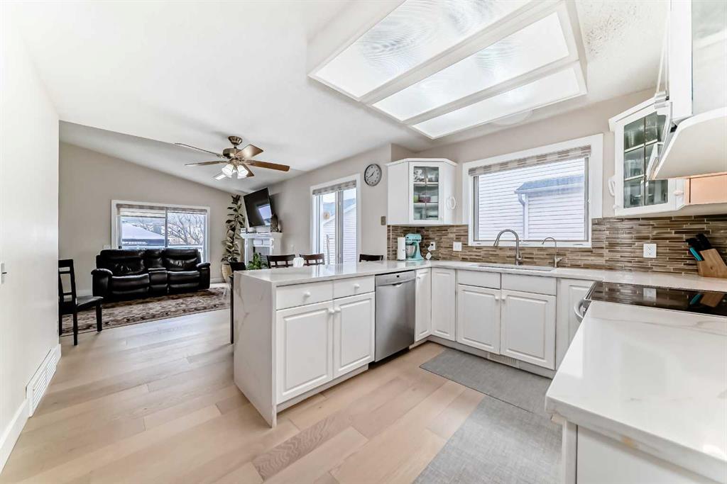 Picture for 7165 California Boulevard NE