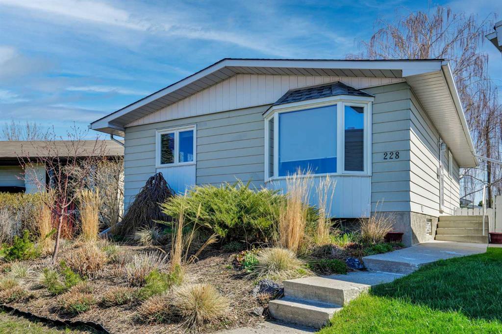Picture for 228 Dovercrest Place SE