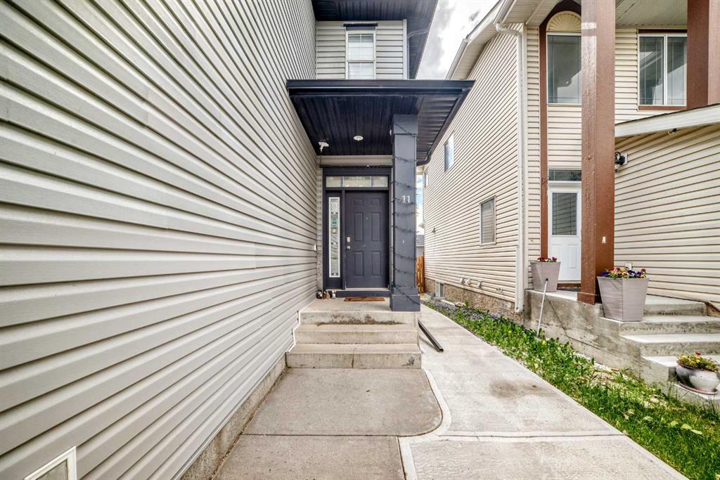 Picture for 11 Taralake Way NE