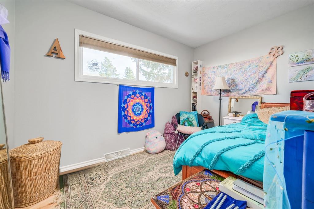 Picture for 92 2A Street  https://www.cirrealty.ca/reb/creb/96/A2265796_10.jpg