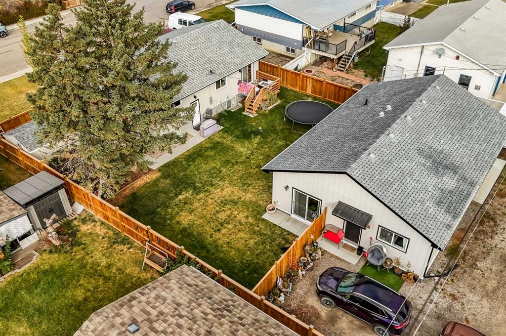 Picture for 92 2A Street  https://www.cirrealty.ca/reb/creb/96/A2265796_43.jpg
