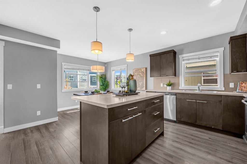 Picture for 714 Redstone View NE