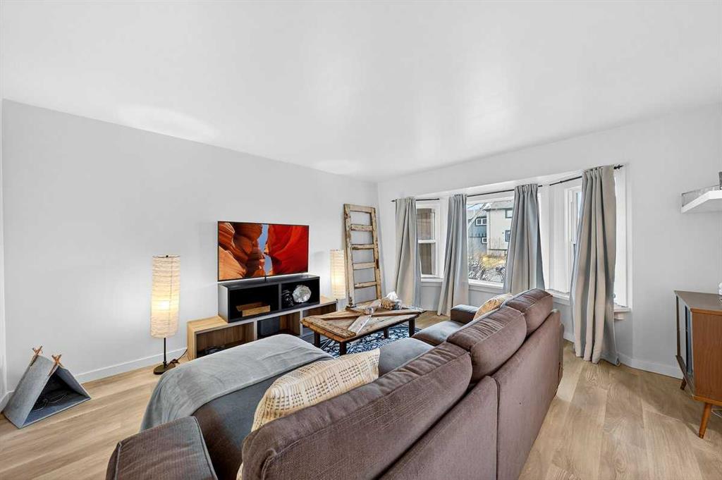 Picture for 253 Aboyne Place NE