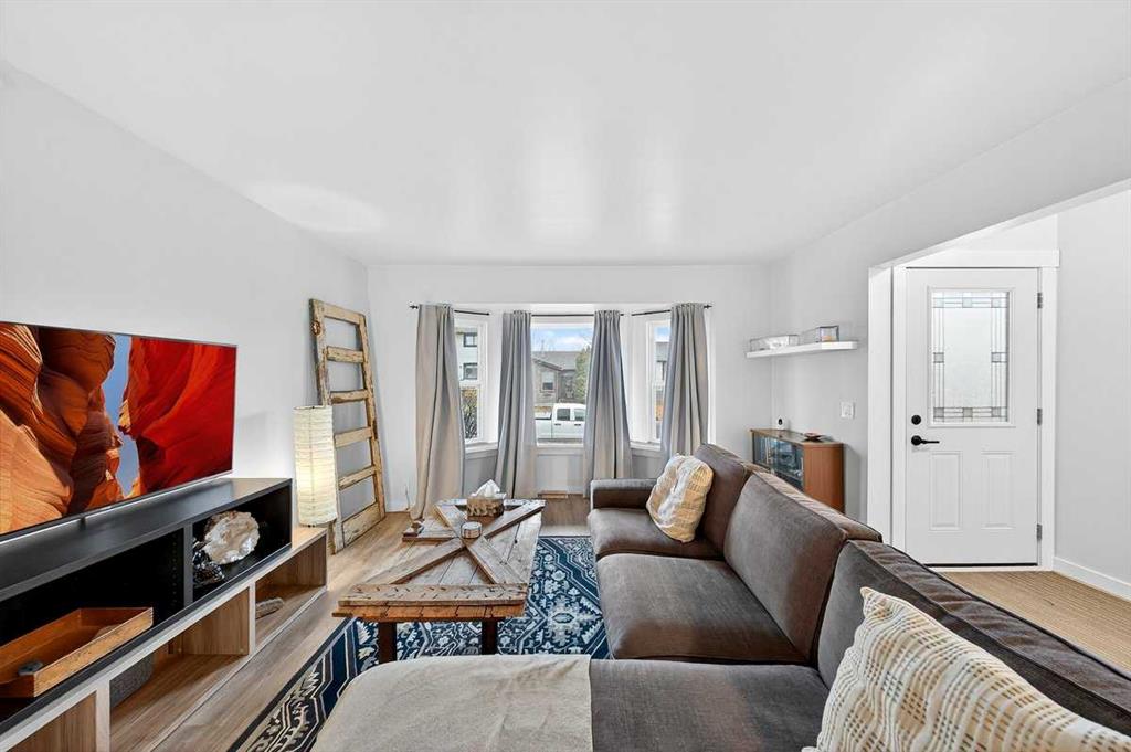 Picture for 253 Aboyne Place NE