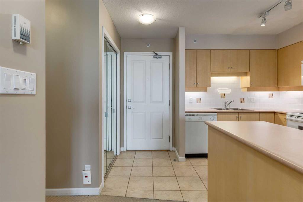 Picture for 604, 650 10 Street SW