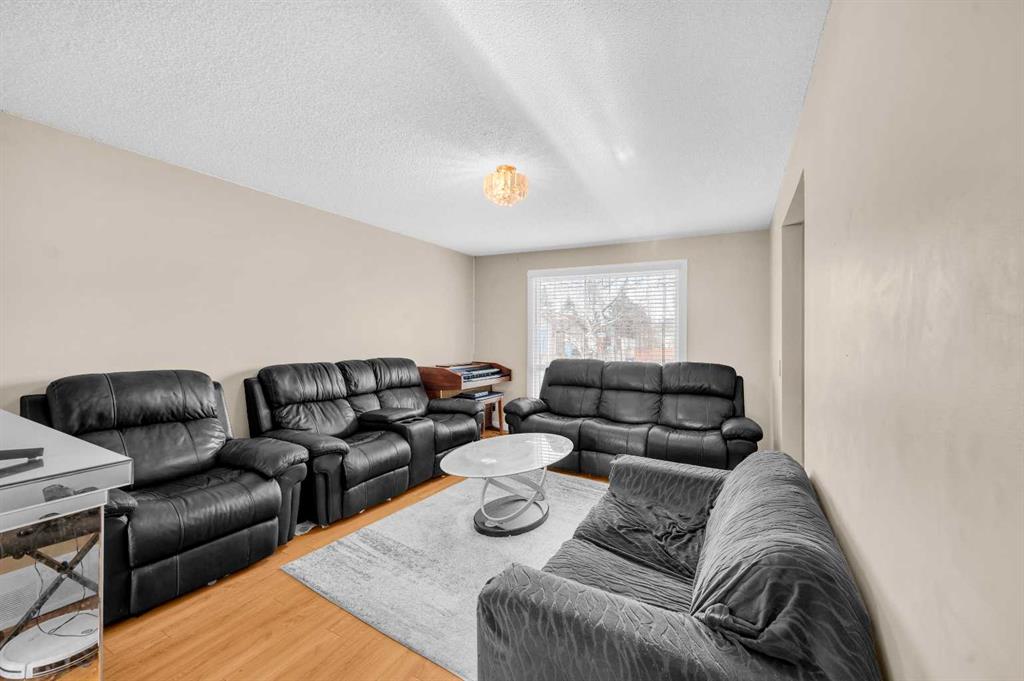 Picture for 120 Castlebrook Rise NE