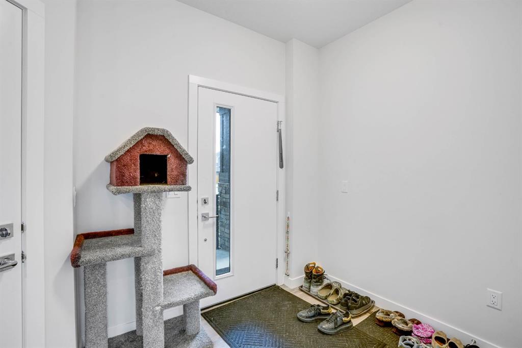 Picture for 28 Midtown Close SW