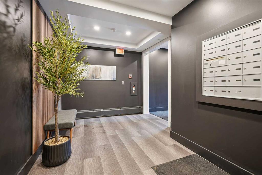 Picture for 306, 660 Eau Claire Avenue SW