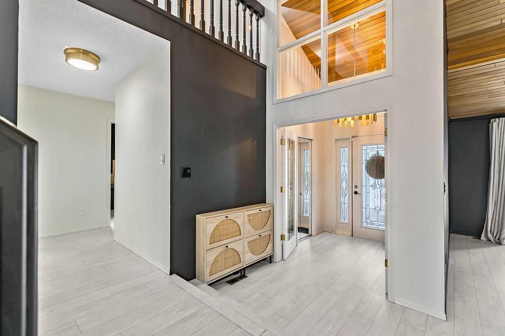 Picture for 162 Woodbend Way 