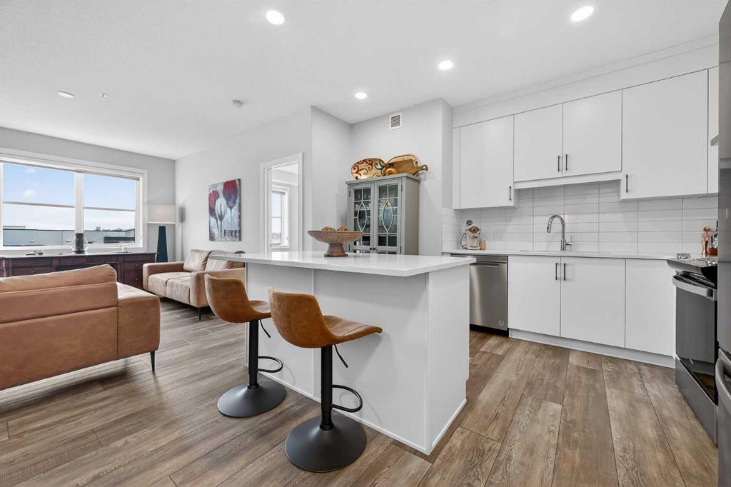 Picture for 210, 8355 19 Avenue SW