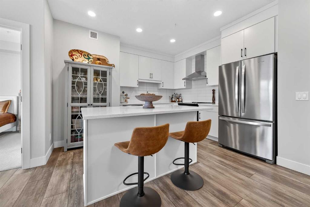 Picture for 210, 8355 19 Avenue SW