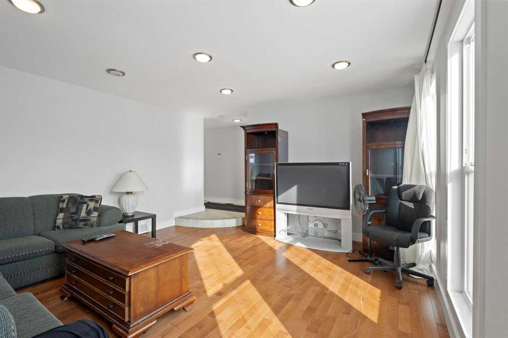 Picture for 208 Woodpark Place SW