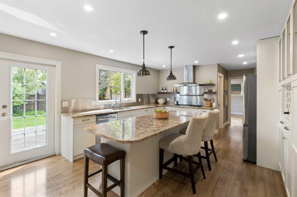 Picture for 152 Lake Mead Crescent SE