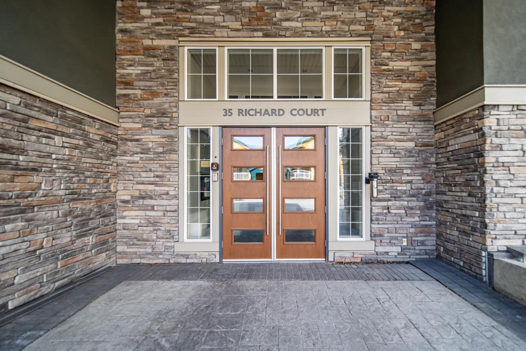 Picture for 439, 35 Richard Court SW