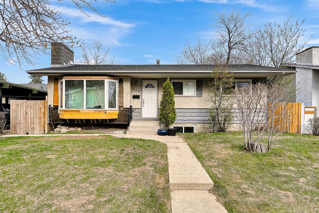 Picture for 924 Hunterston Hill NW