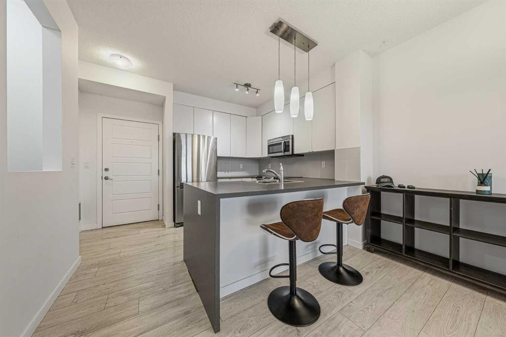 Picture for 404, 207 Sunset Drive 