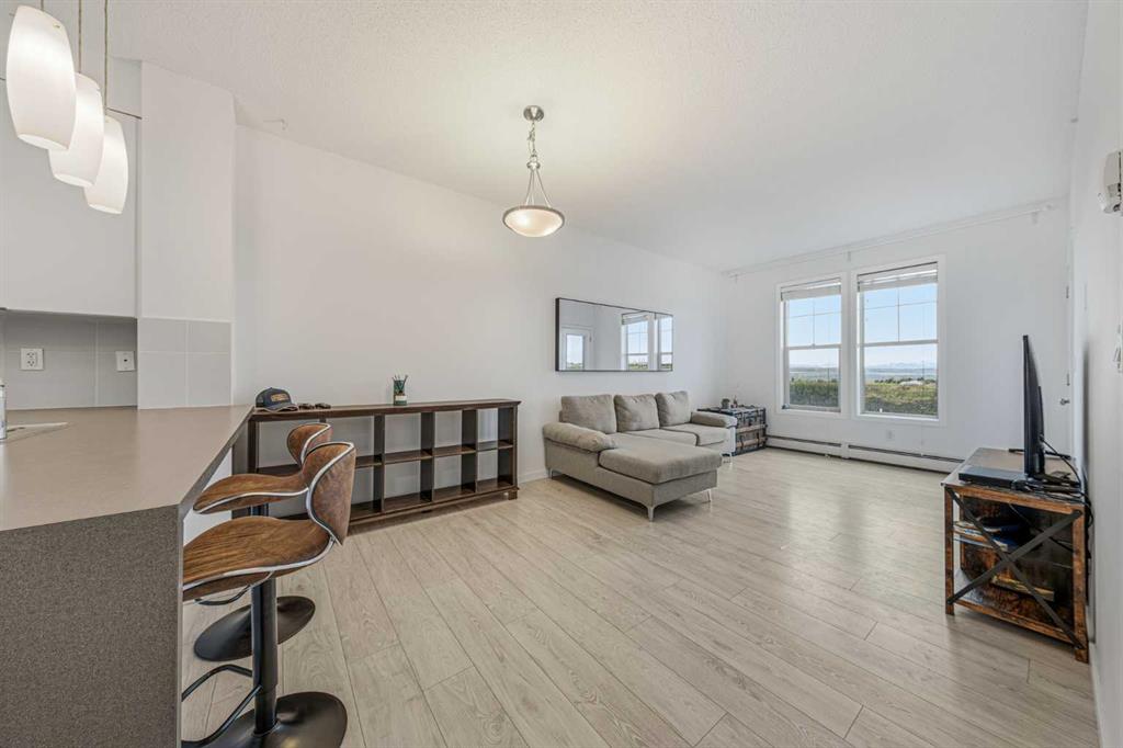 Picture for 404, 207 Sunset Drive 