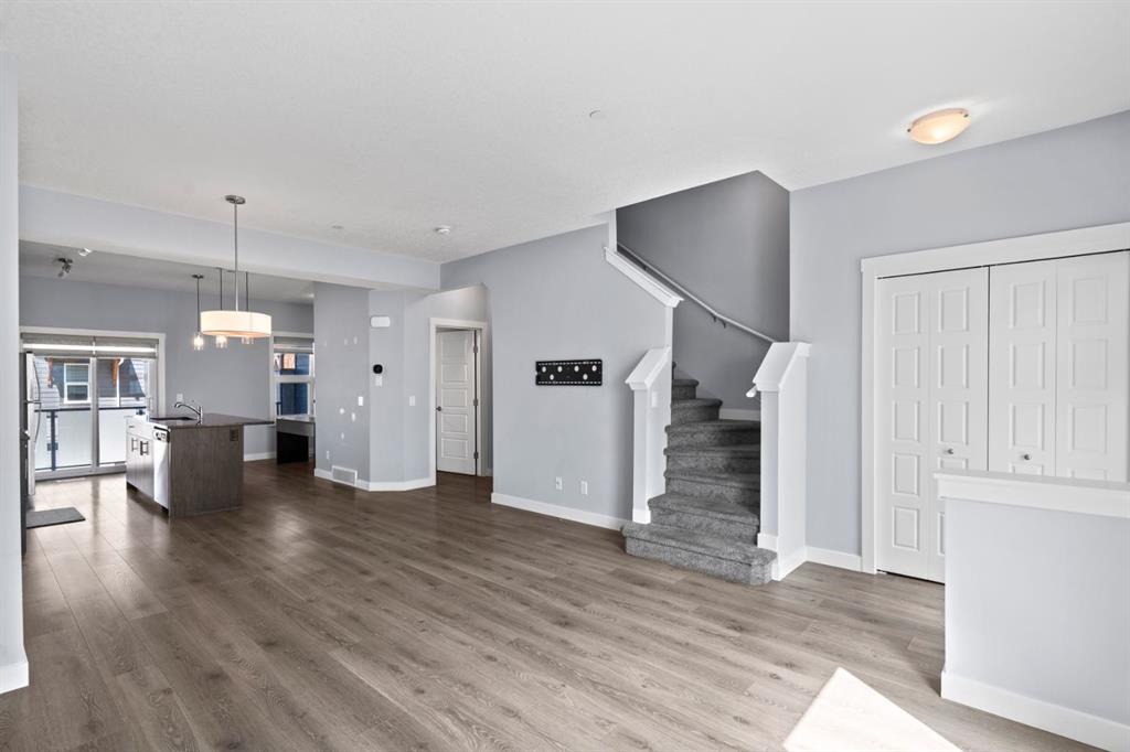 Picture for 241 Livingston Common NE