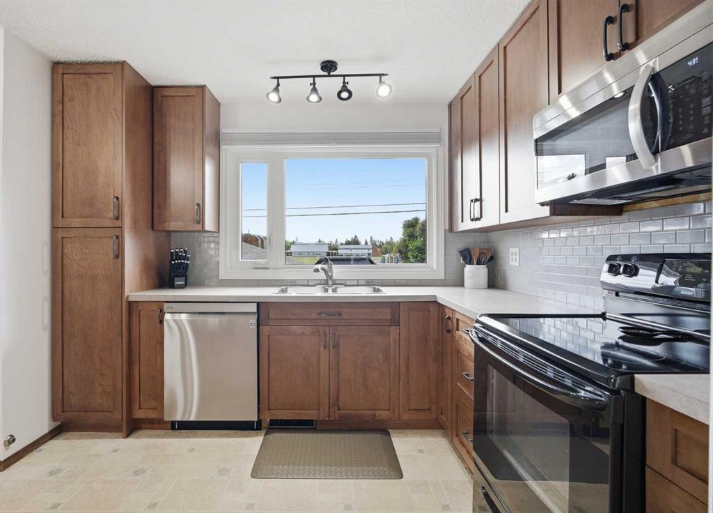 Picture for 10011 Maplecreek Drive SE