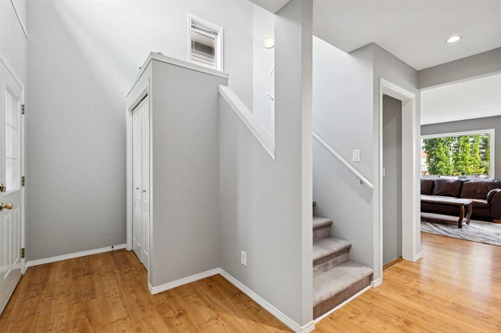 Picture for 18 Bridlewood Way SW